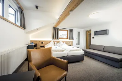 Pension der Steinbock - Das 300 Jahre Alte Bauernhaus - Tirol Hotels in Steeg