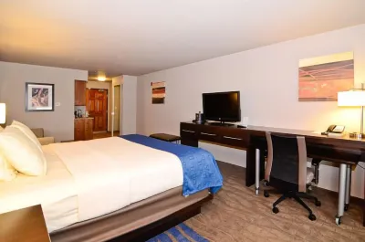 Astoria Extended Stay & Event Center Отели в г. 