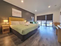 Seaview Motel & Apartments Hotels near Apollo Bay Museum