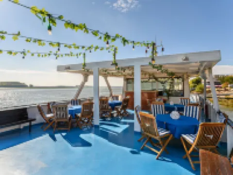 ファレザ ホテル バイ ヴェガ ガラツのホテル