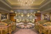 Royal Rose Abu Dhabi, a Curio Collection by Hilton Affiliated Hotel - 5 stjerner