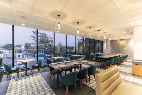 巴夫納草坪酒店