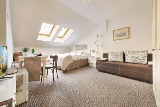 Anette Hotel Отели рядом с достопримечательностью «Галерея Вышеград»