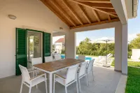 Villa Makarac - Heated Pool, Beach 140m & Kids Playground I Brač - Wifi