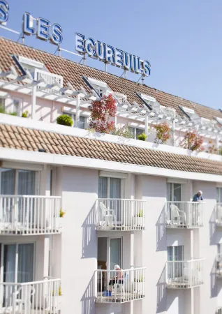 Hotel Thermes les Ecureuils Отели в г. Дакс