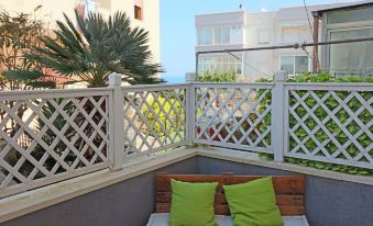 Luisa Holiday House with Air Conditioning and Balcony