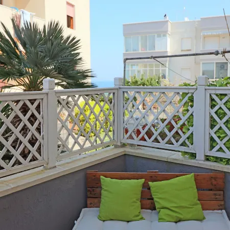 Luisa Holiday House with Air Conditioning and Balcony