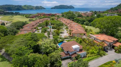 Casa Patron 6 Bdr Private Home with Pool and Game Room