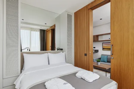 Bayview Hills Luxury Residences Отели в г. Kavac