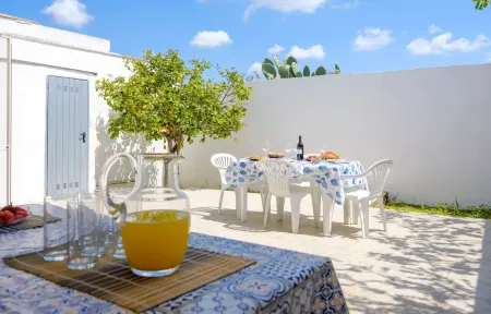 Villa Diamante Torre Lapillo with Air Conditioning, Parking and Wi-Fi Отели в г. Torre Lapillo