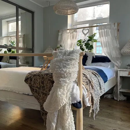Pristine 1Br Apt in City Center- Free Parking & Coffee Machine
