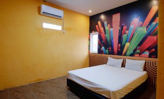 OYO 93176 Hotel Savira