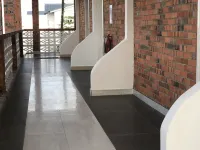 市中心的處女們 埃爾米納酒店