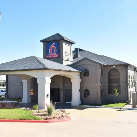 Motel 6 Brenham, TX