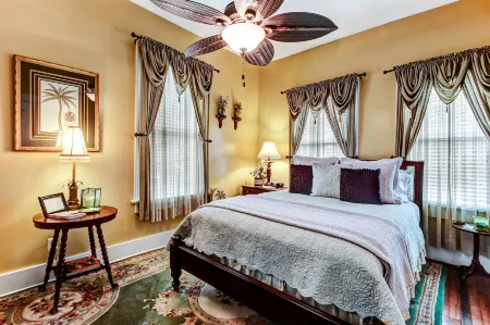 Green Palm Inn