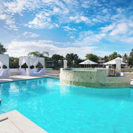 Luxury Villas - Mandatory All-Inclusive