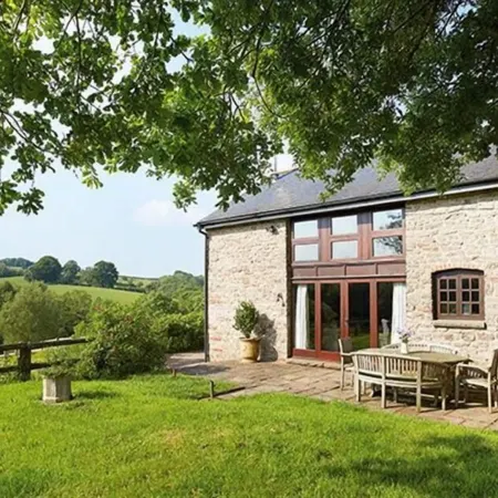 Host Stay Tregaer Mill Barn
