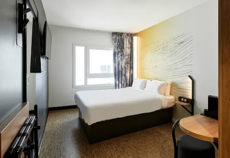 B&B Hotel Paris Ivry Quai de Seine Отели рядом со станцией Ivry-sur-Seine railway station