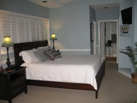 Waterfront with Yacht - Newly Remodeled & Furnished