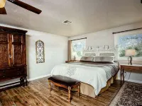 Beautiful Farmhouse with serene environment. 4+ acres beautiful landscape. Hotel a Simonton