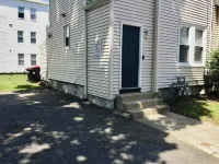 Comfy Easeful Two Bedroom Apartment. 30 Minutes to Boston Hotels in Brockton