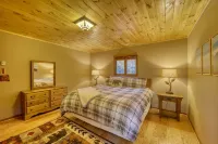 Pine Haven Getaway in Linville Land Harbor. 4BDR/3BA with Large Deck & Game Room
