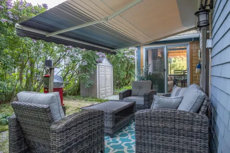 Steps to Restaurants, Shops & Waterfront, Bar Island, Free 2-Car Parking,  Wi-fi