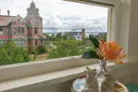 Just 3 Blocks from Downtown! Charming Studio Apartment!