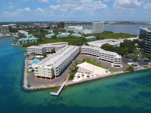 Bay View Rendezvous - Chic Getaway, Stunning Vistas