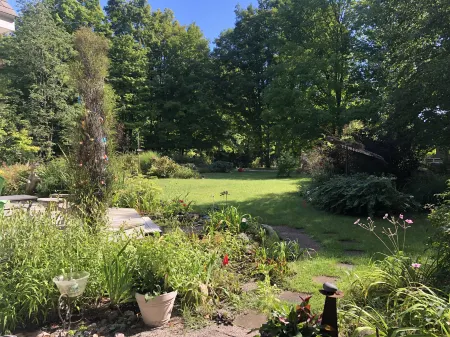 Charming Home with Fire Pit and Grassy Yard - Cozy Retreat