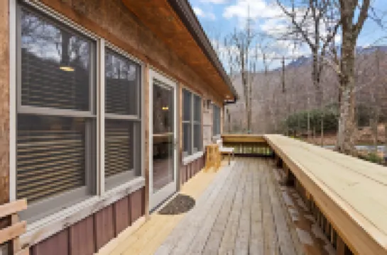Charming Townhome with Scenic Views and Game Room - Cozy Mountain Retreat