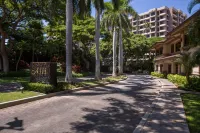 Private Lanai and Resort Amenities - Gorgeous Tropical Haven