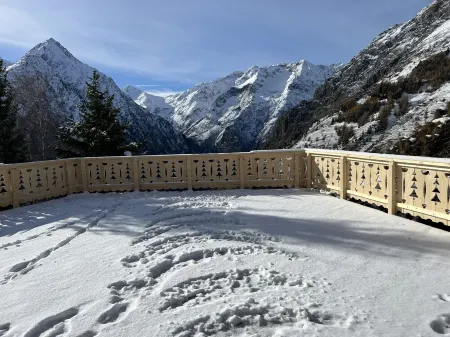 Quiet, typical chalet with breathtaking views