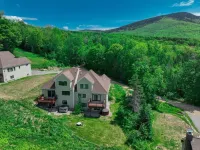 Mountain Views and Hot Tub - Spacious Luxury Escape