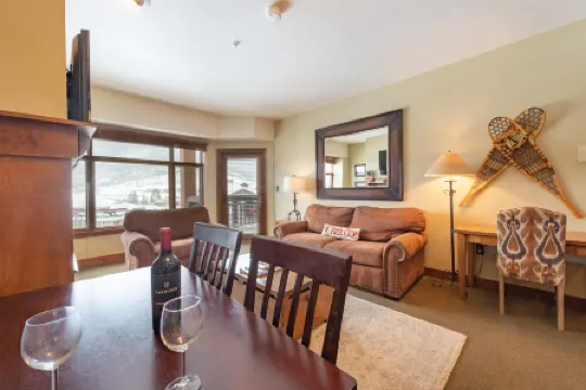 Unequalled Ski in Out, Next to Gondola, Sundial 1BR, Pool, Hot tub, Condo Nast Winner C305