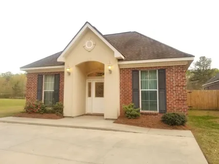 Private Oasis with New Orleans Decor - Spacious Stylish Retreat