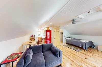 Maplewood Loft House - Serene Forest Escape - Unit 1
