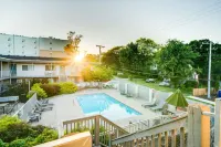 NEWLY RENOVATED! Vibrant Exciting Nash Condo+ Pool Hotels in Berry Hill