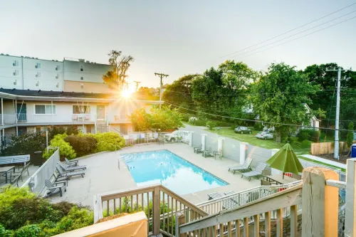 Stylish Condo with Pool and Cozy Amenities - Vibrant Chic Getaway Hotels in Berry Hill