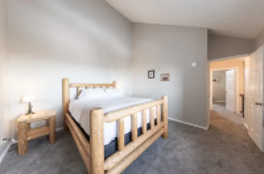 Cozy Kitchen and Entertainment - Charming Mountain Retreat