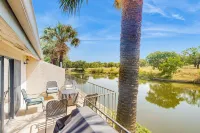 Charming Waterfront Townhouse at Horseshoe Bay w/ Patio Hotels in Horseshoe Bay