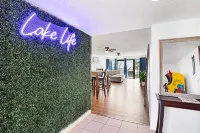 Spacious Condo with Mini Arcade and Coffee Bar - Stylish Lake Retreat Hotel a Village of Four Seasons