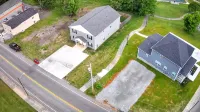 Full Kitchen and Fenced Backyard - Spacious Family Retreat Hotel di Clarksville