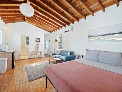Charming Historical Studio Retreat - Cozy and Welcoming