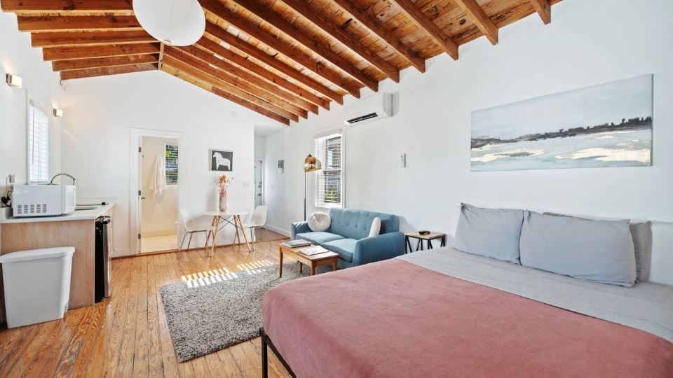 Charming Historical Studio Retreat - Cozy and Welcoming