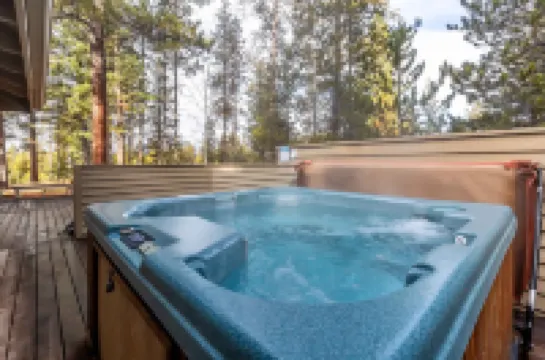 Tranquil Setting and Private Hot Tub - Breathtaking Forest Retreat