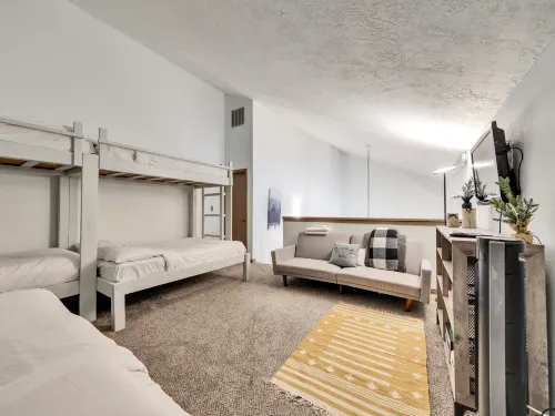 Luxurious Mountain Retreat with Hot Tub, Sauna, Games Hotels in Brian Head