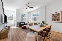 Private Patio and Modern Kitchen for Groups - Stylish Haven Hotels in Montopolis