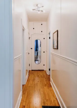 Happy Hen House 2-Bedroom House w/ Amazing Front Porch and Backyard Chickens