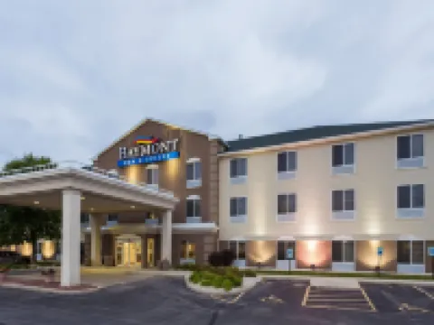 Baymont by Wyndham Waterford/Burlington WI Hotels in Racine County